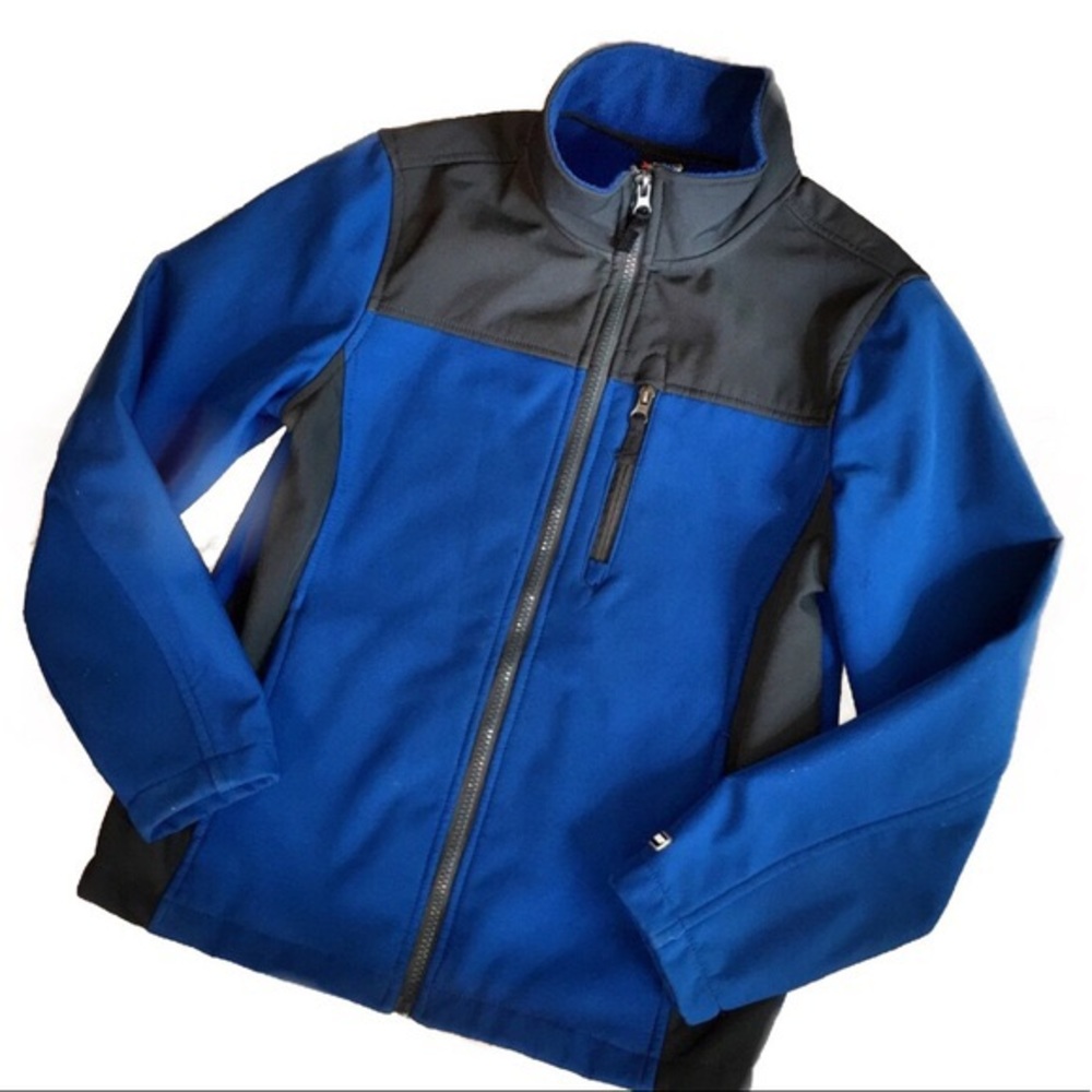 Hi guys! This is a blue and grey Xpedition jacket. It’s very warm and cozy.